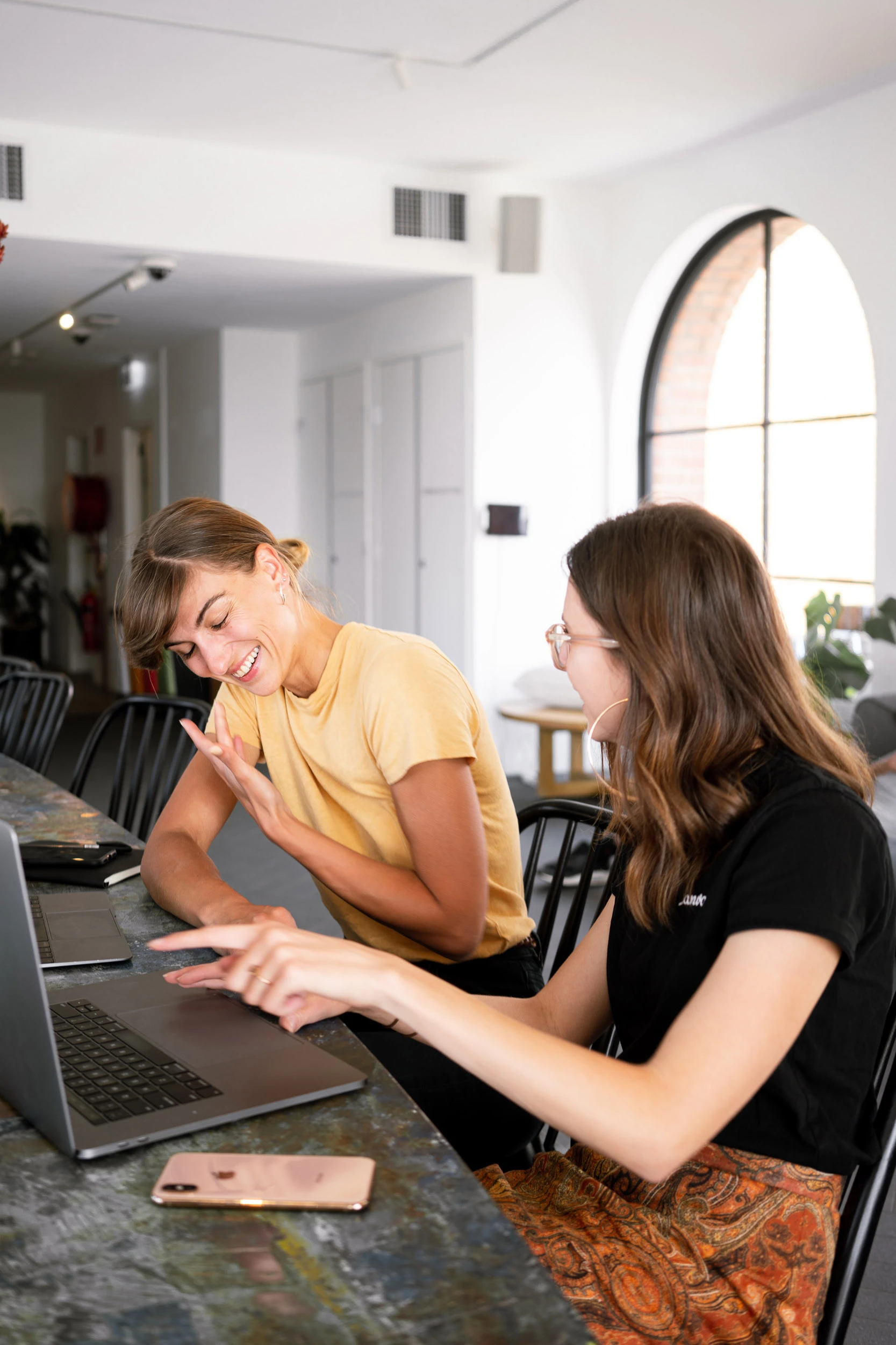 Bemanningspartner i samarbete på kontor, fokus på rekrytering och personalstöd