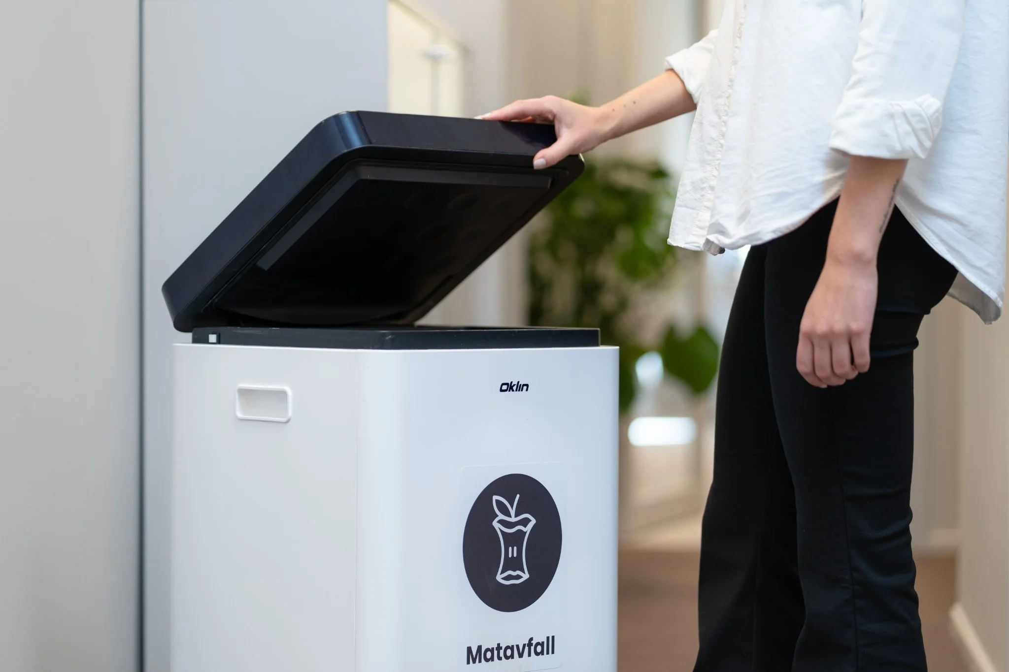 Helautomatisk kompostmaskin från, miljövänlig lösning för kontorets matavfall